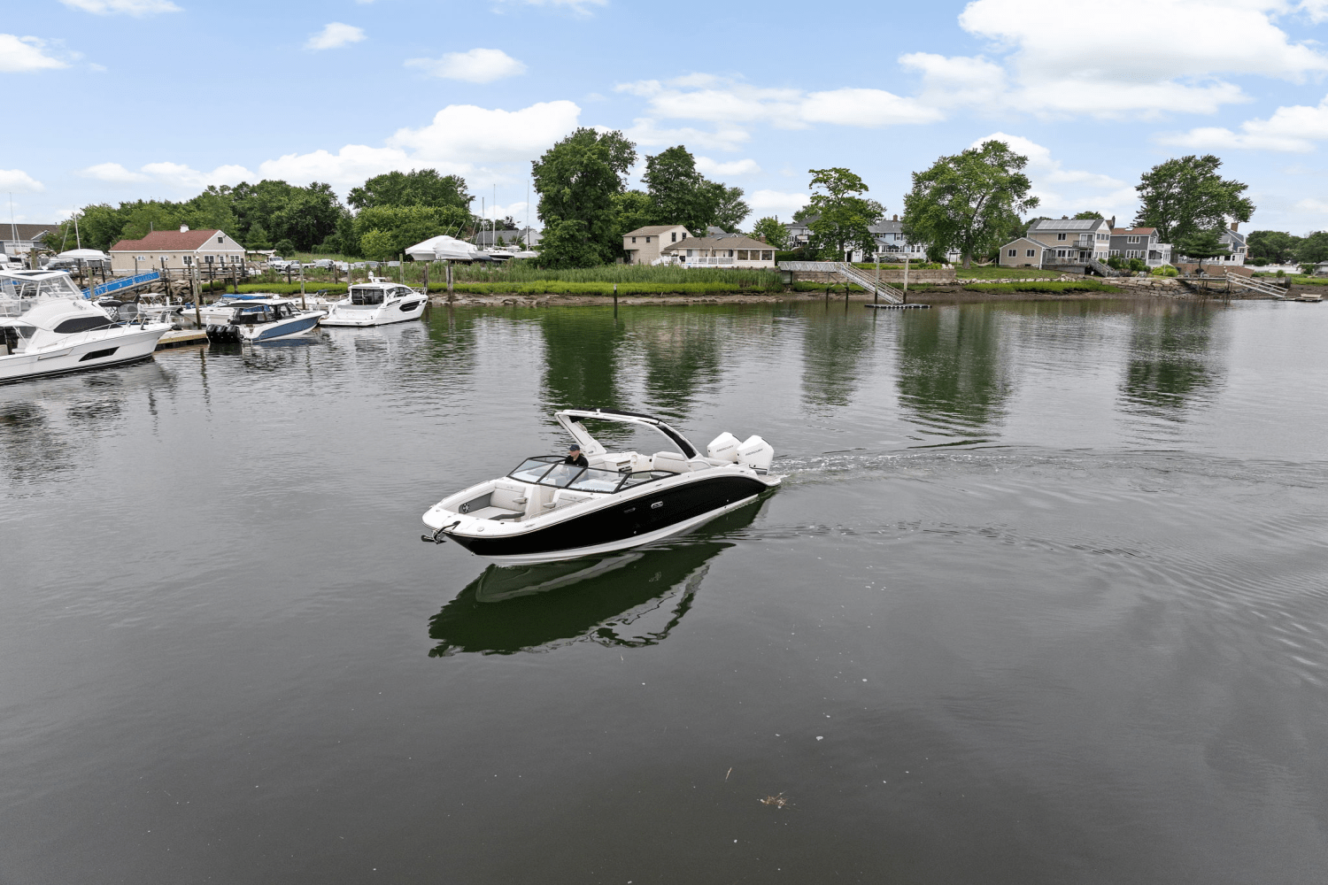 Slide: The Image of Sea Ray SDX 290 Outboard 2025 - 49