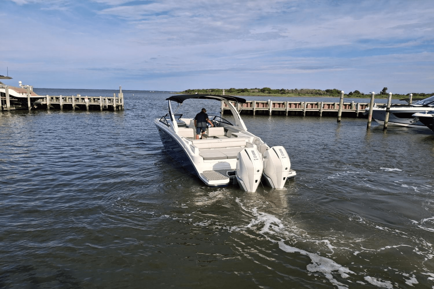 Slide: The Image of Sea Ray SDX 290 Outboard 2025 - 5