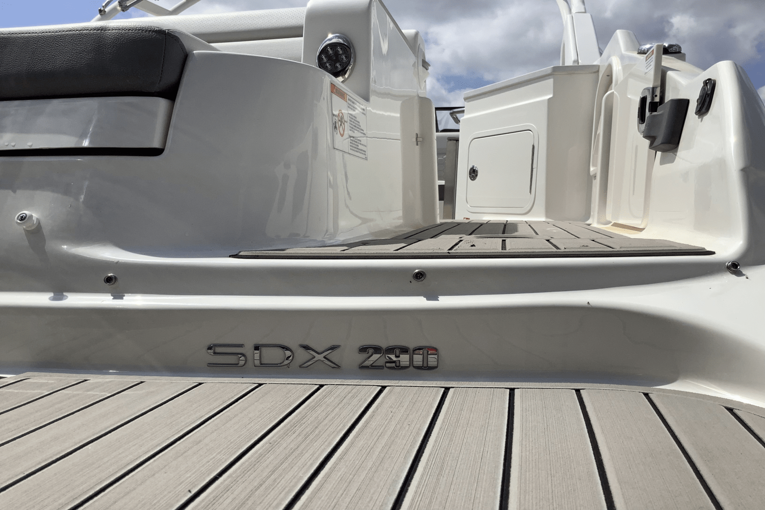 Slide: The Image of Sea Ray SDX 290 Outboard 2025 - 5