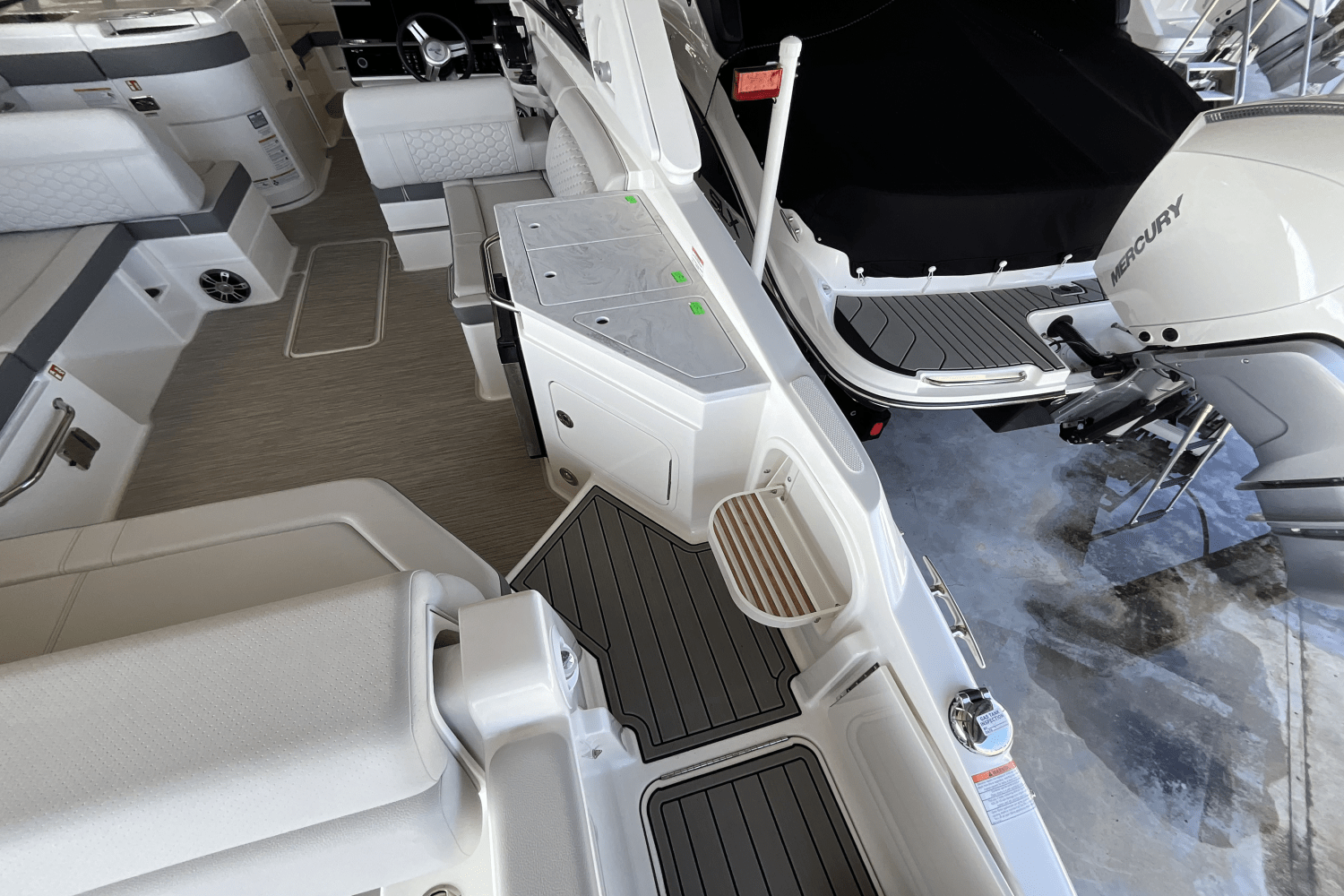Slide: The Image of Sea Ray SDX 290 Outboard 2025 - 5