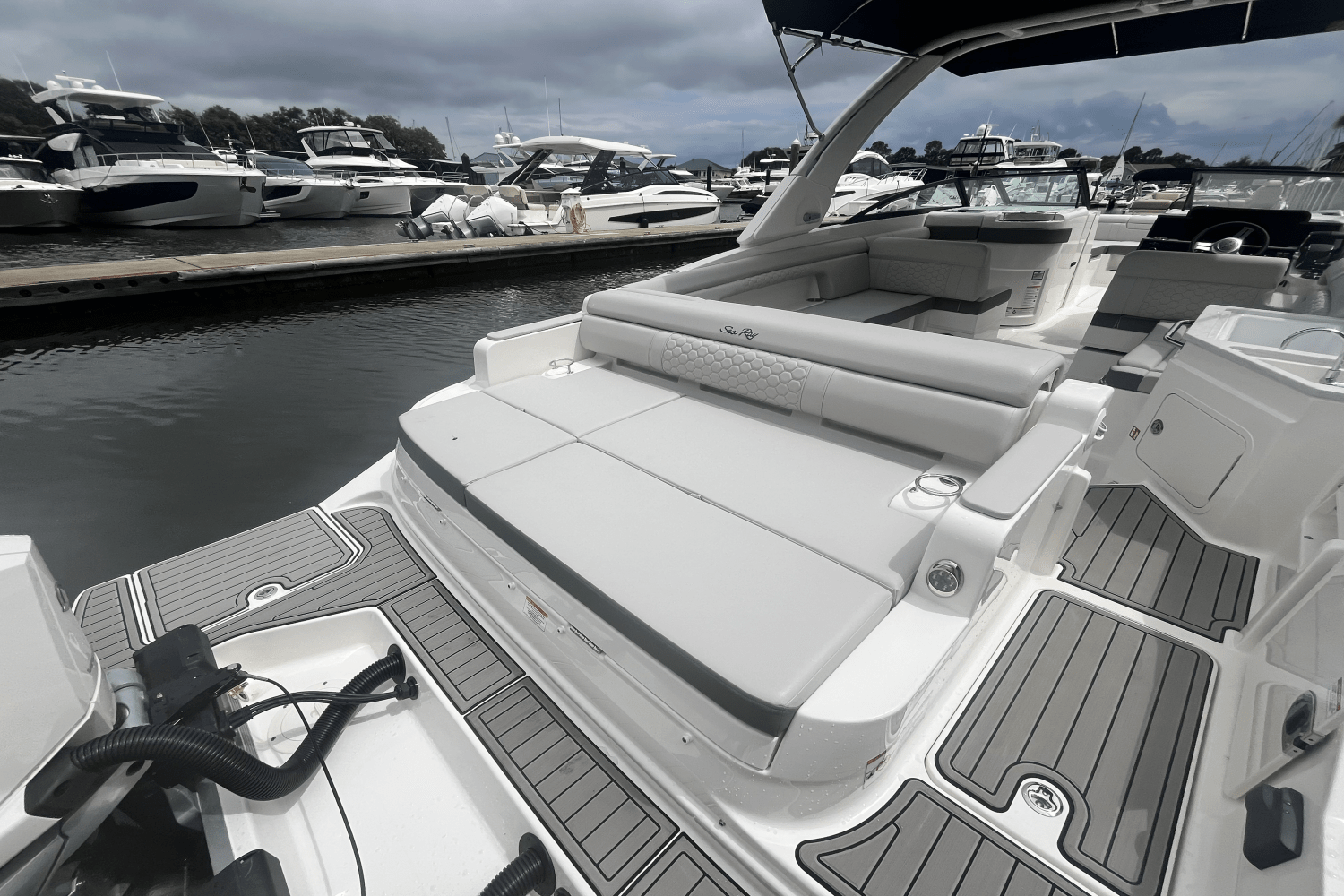Slide: The Image of Sea Ray SDX 290 Outboard 2025 - 5