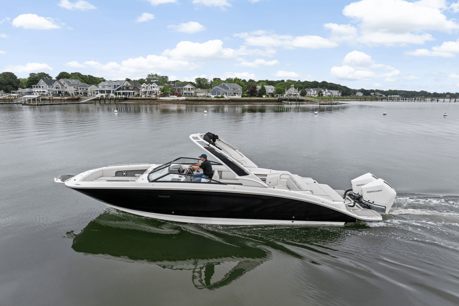 Slide: The Image of Sea Ray SDX 290 Outboard 2025 - 51