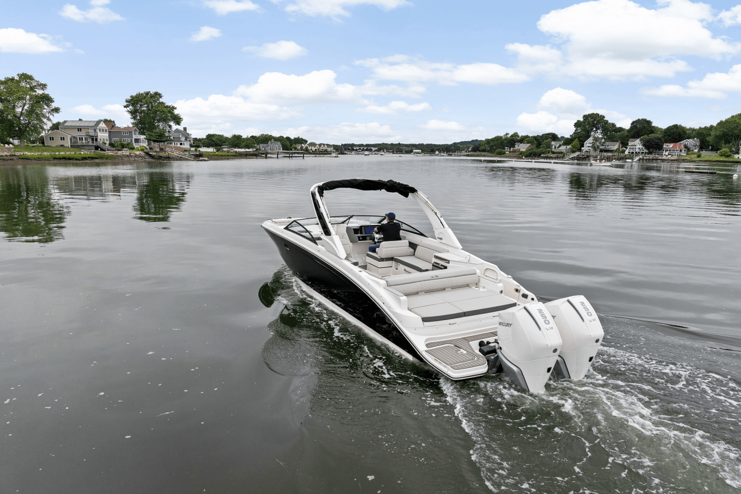 Slide: The Image of Sea Ray SDX 290 Outboard 2025 - 53