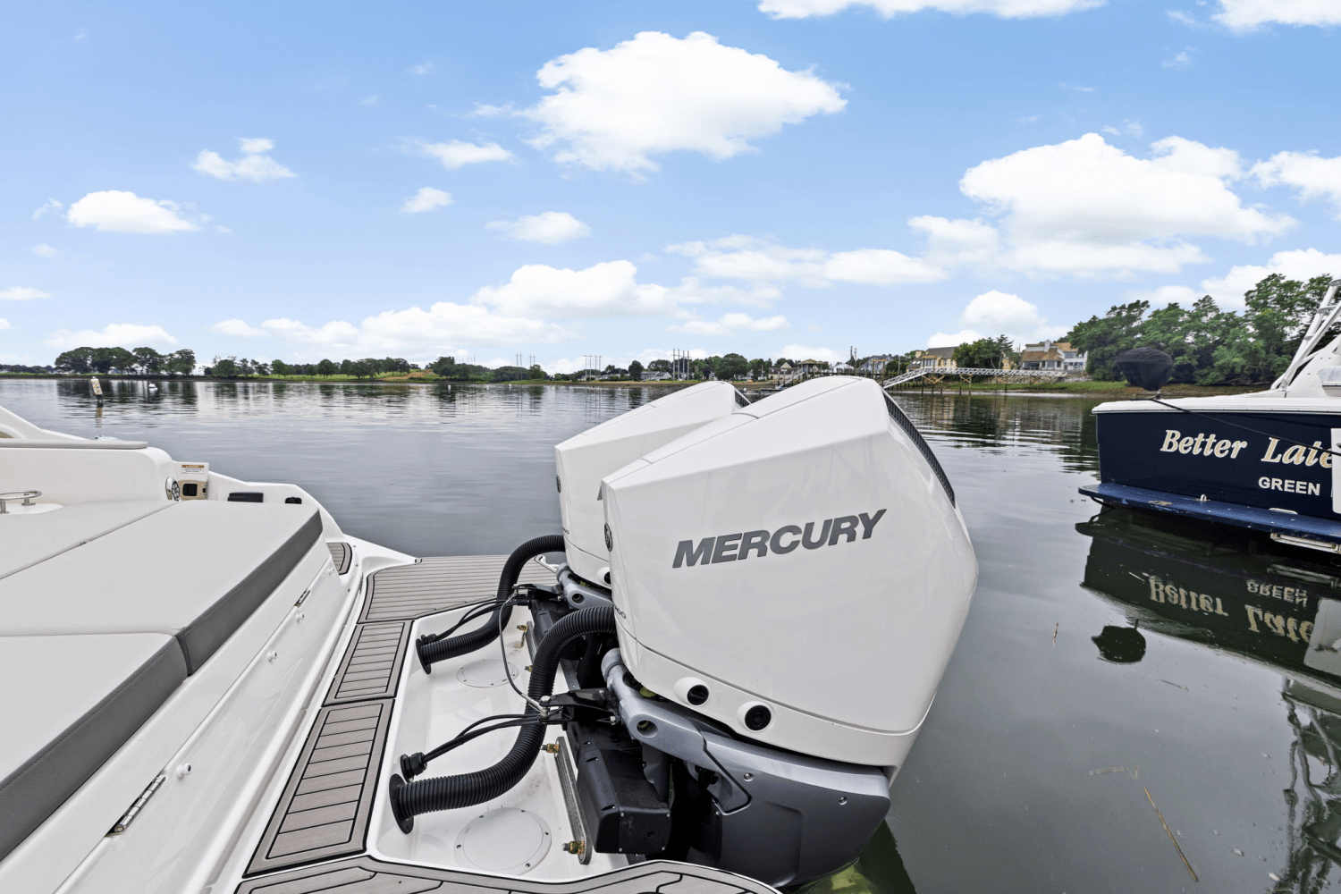 Slide: The Image of Sea Ray SDX 290 Outboard 2025 - 6
