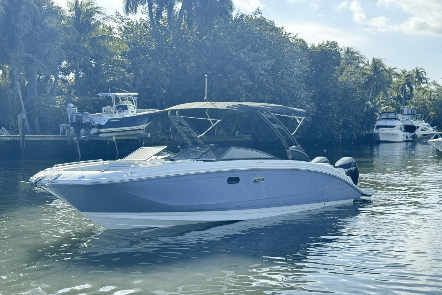 Slide: The Image of Sea Ray SDX 290 Outboard 2025 - 6