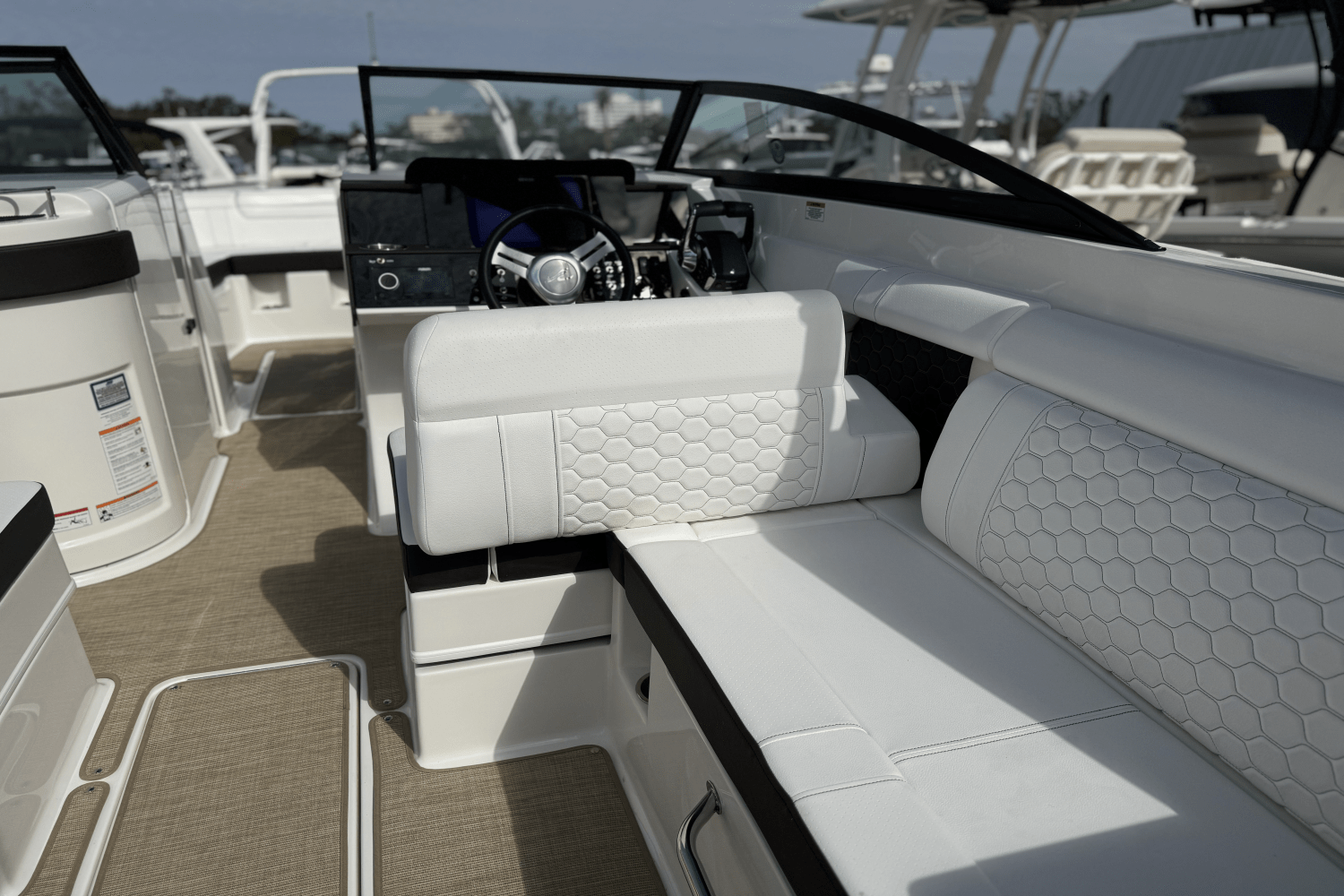 Slide: The Image of Sea Ray SDX 290 Outboard 2025 - 7