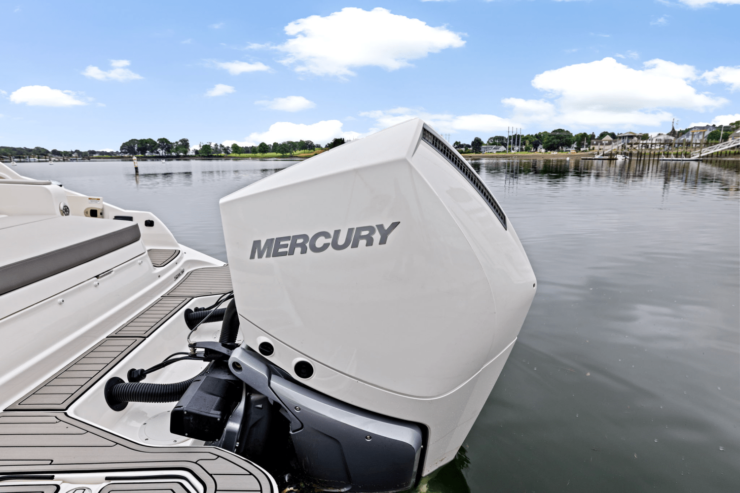 Slide: The Image of Sea Ray SDX 290 Outboard 2025 - 7