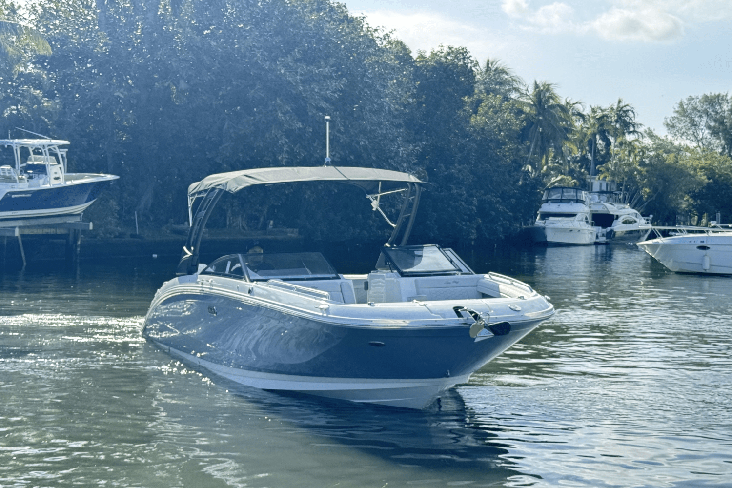 Slide: The Image of Sea Ray SDX 290 Outboard 2025 - 7