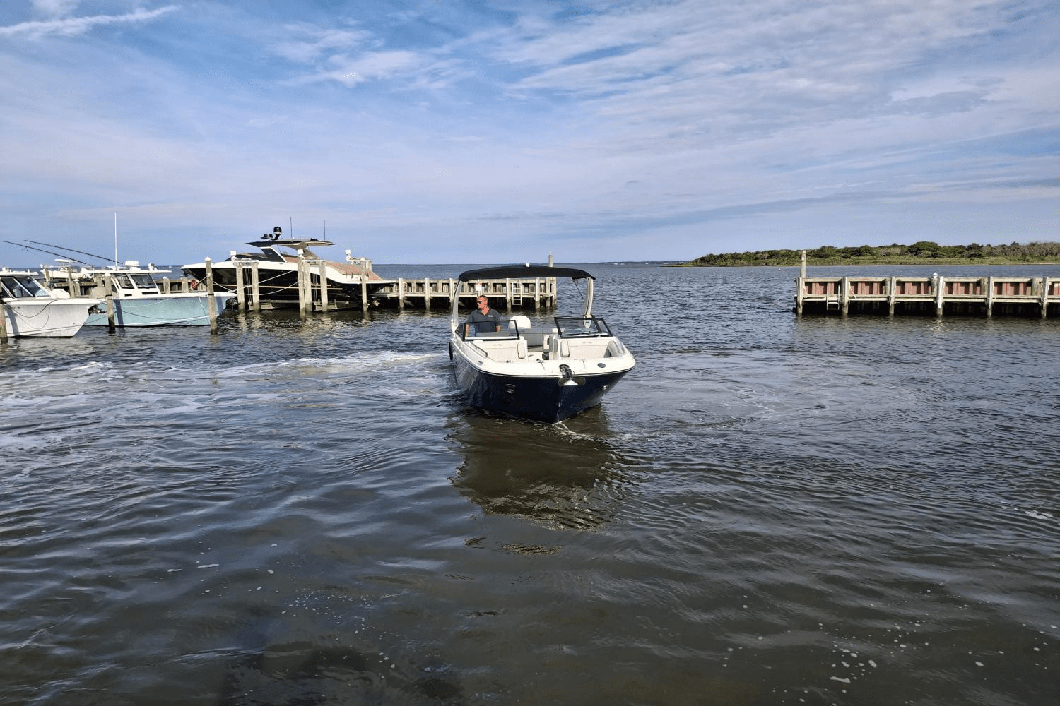 Slide: The Image of Sea Ray SDX 290 Outboard 2025 - 7