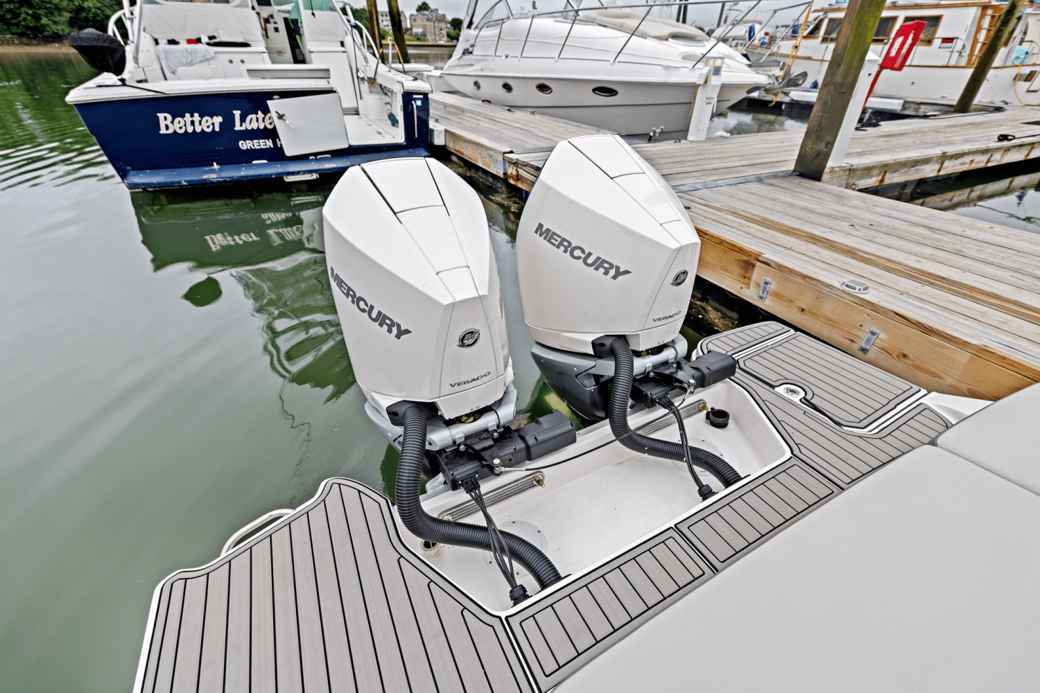 Slide: The Image of Sea Ray SDX 290 Outboard 2025 - 8