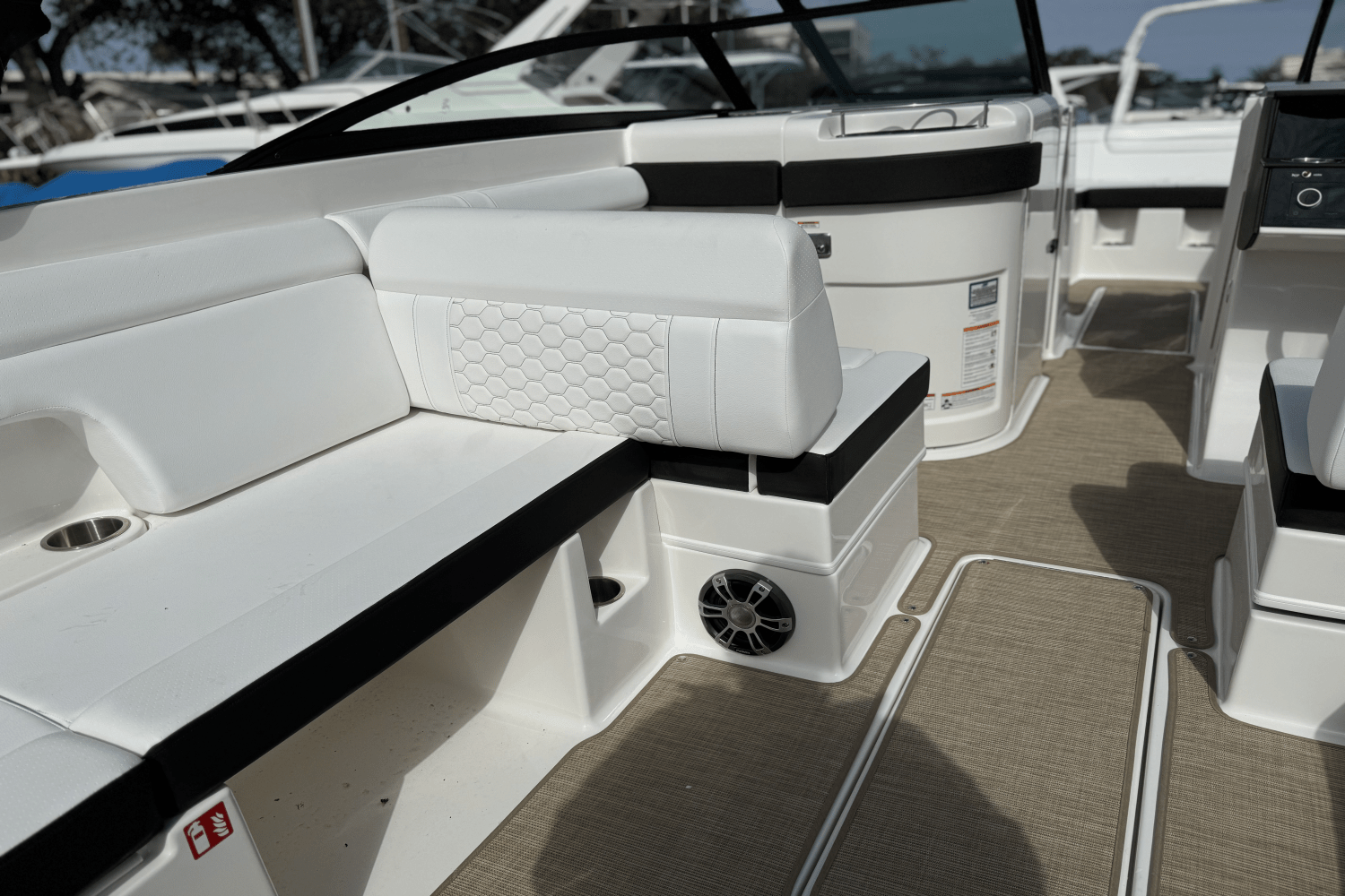 Slide: The Image of Sea Ray SDX 290 Outboard 2025 - 8