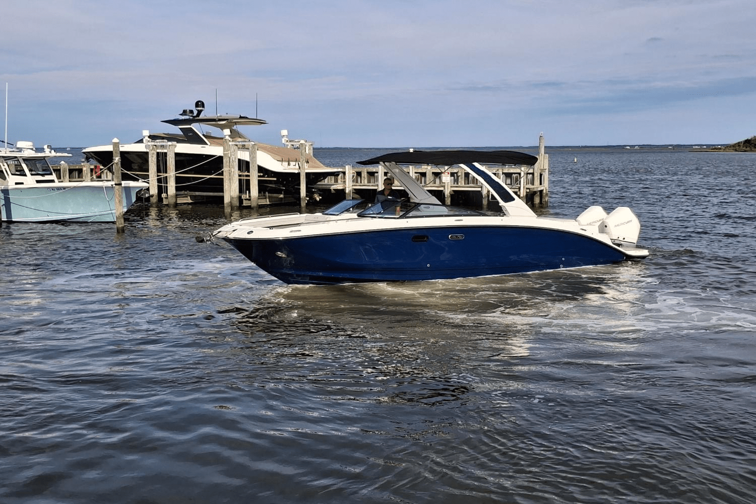 Slide: The Image of Sea Ray SDX 290 Outboard 2025 - 8