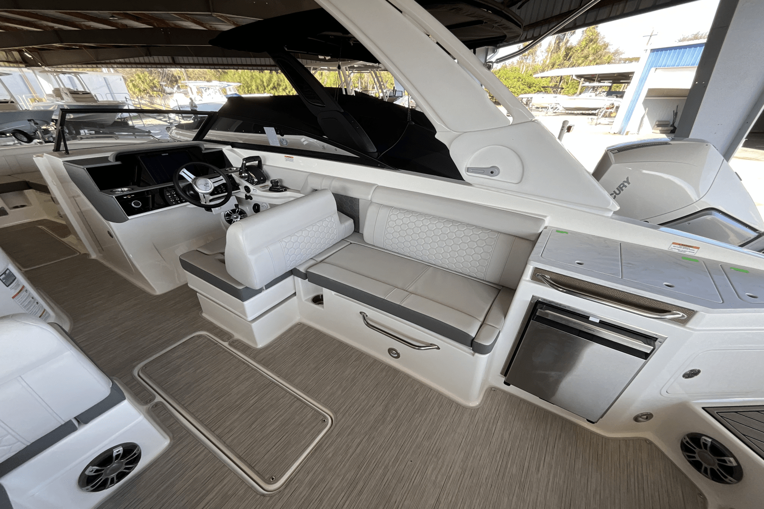 Slide: The Image of Sea Ray SDX 290 Outboard 2025 - 8