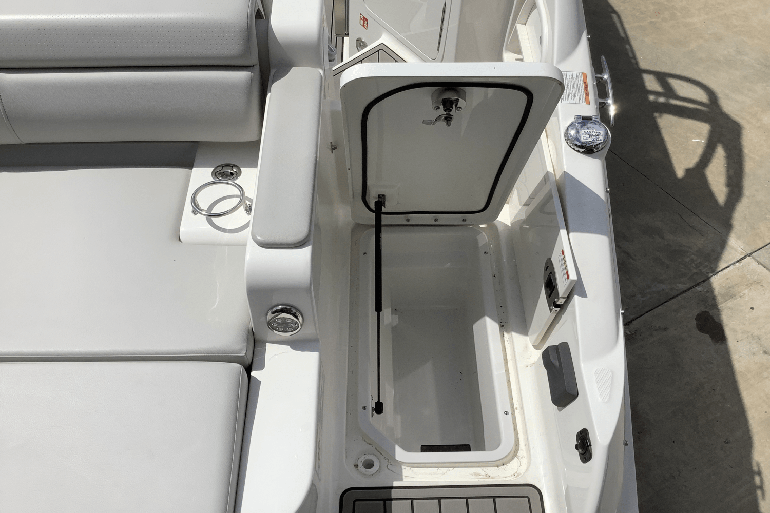 Slide: The Image of Sea Ray SDX 290 Outboard 2025 - 8