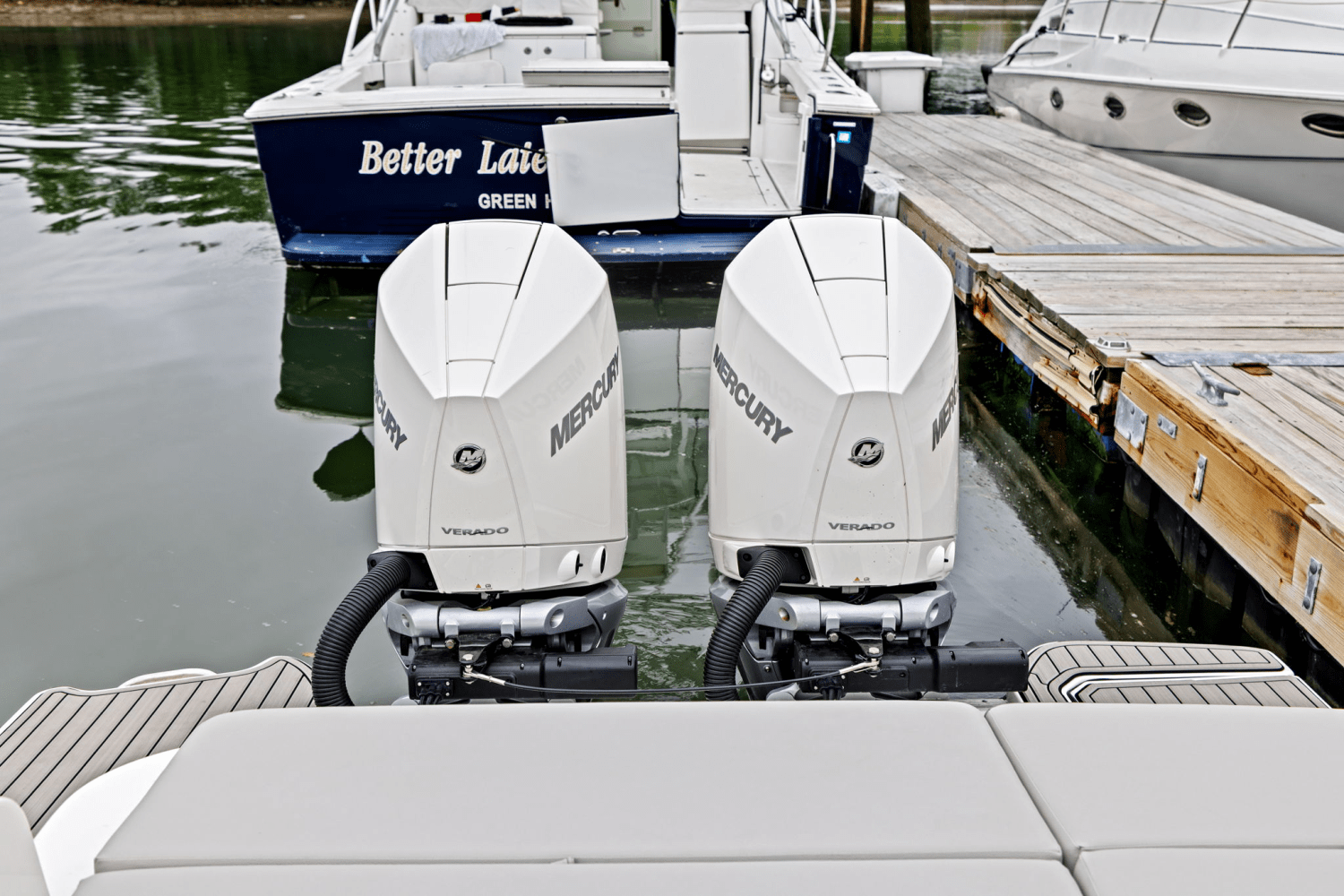 Slide: The Image of Sea Ray SDX 290 Outboard 2025 - 9