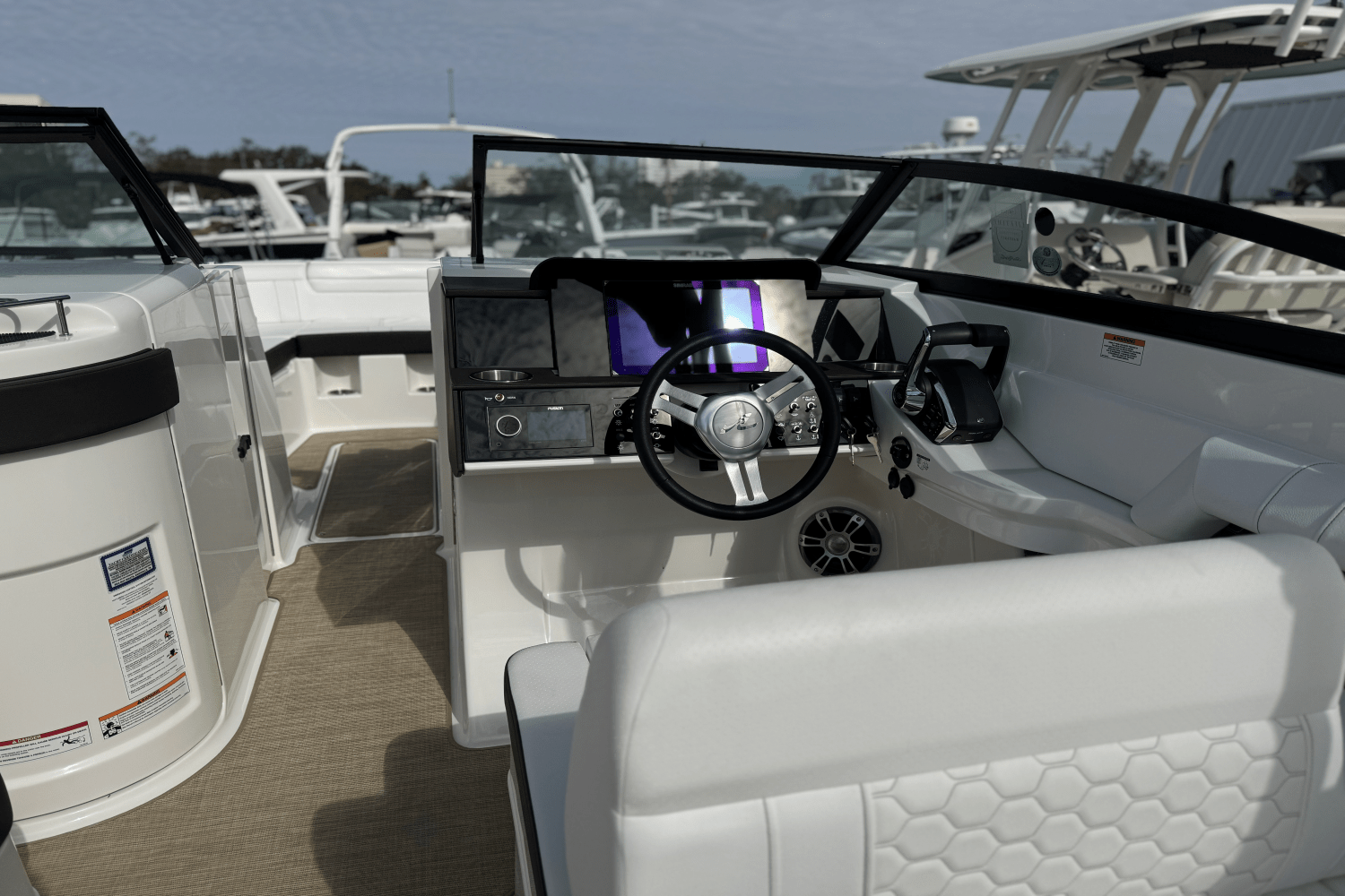 Slide: The Image of Sea Ray SDX 290 Outboard 2025 - 9