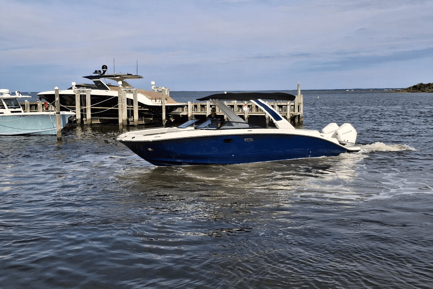 Slide: The Image of Sea Ray SDX 290 Outboard 2025 - 9