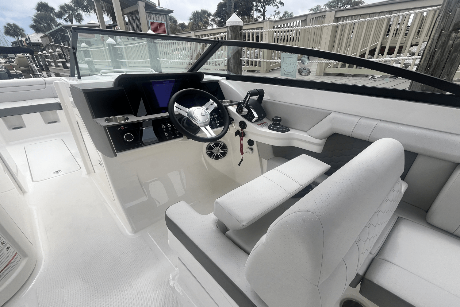 Slide: The Image of Sea Ray SDX 290 Outboard 2025 - 9