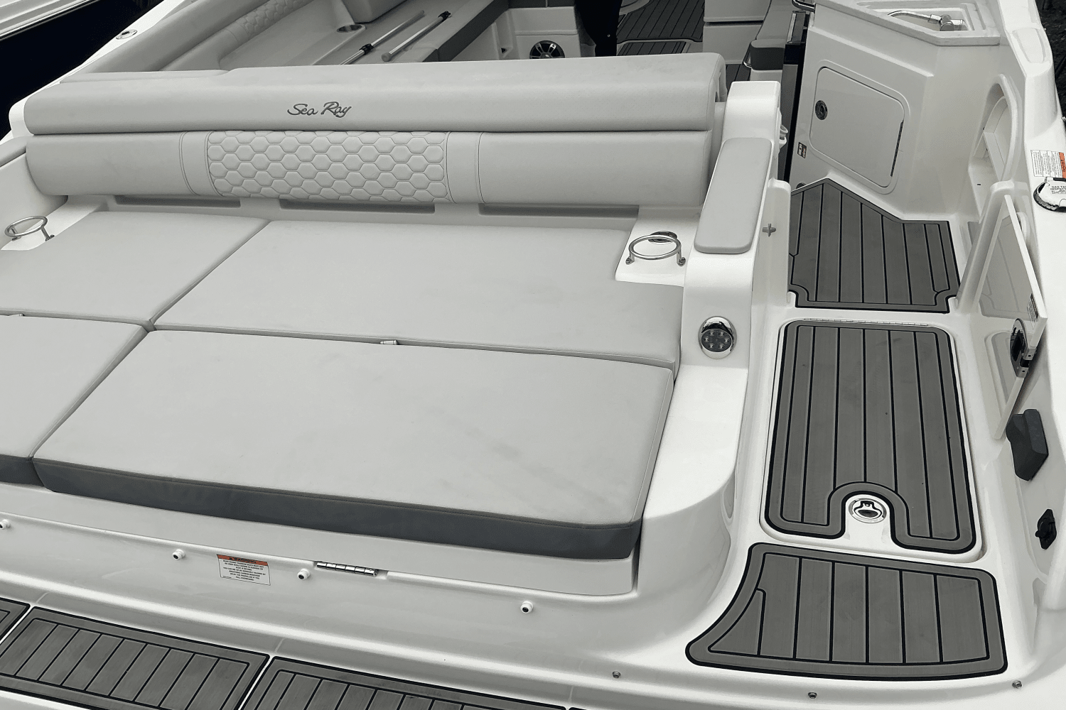 Slide: The Image of Sea Ray SDX 290 Outboard 2025 - 9