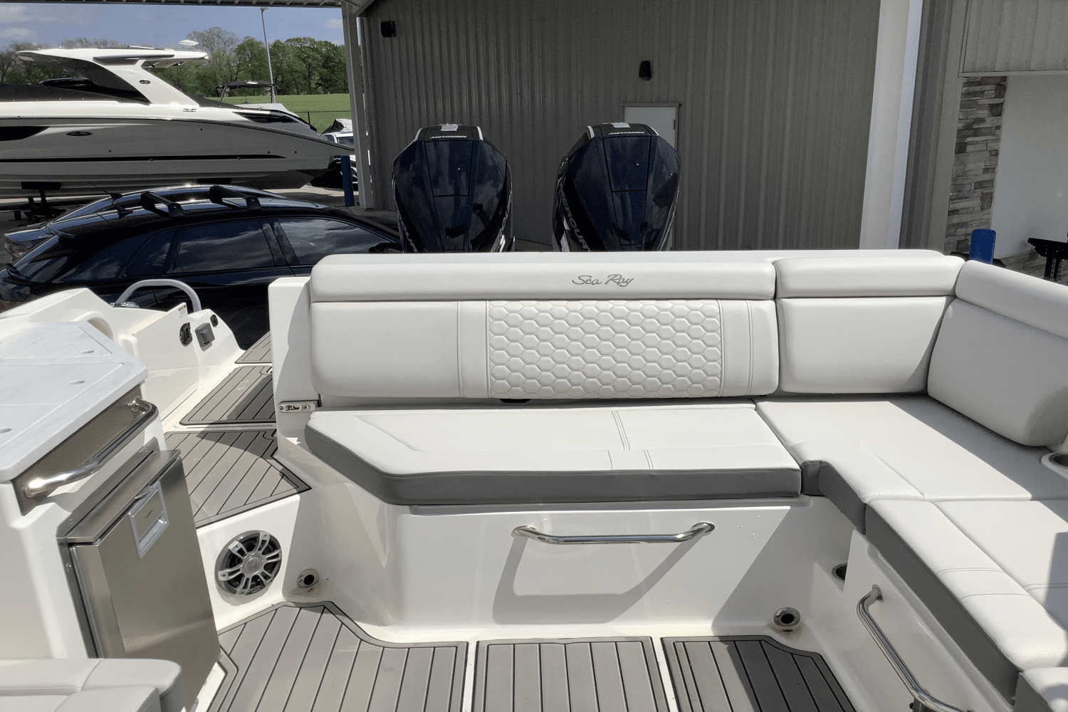 Slide: The Image of Sea Ray SDX 290 Outboard 2025 - 9