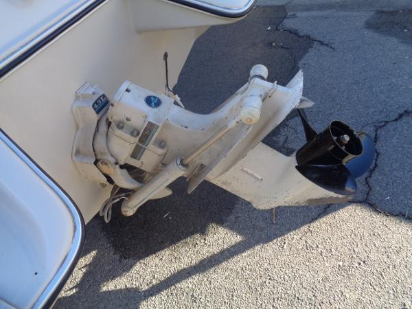 Slide: The Image of 1988 Sea Ray Seville 20 Bow Rider outboard motor and propeller. - 22