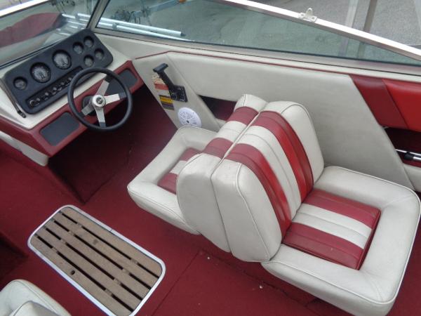 Slide: The Image of 1988 Sea Ray Seville 20 Bow Rider interior with red and white seats and dashboard. - 4