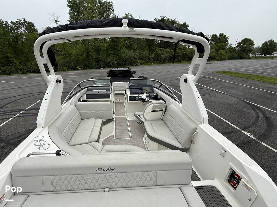 Slide: The Image of Sea Ray SLX 230 2020 - 15507937