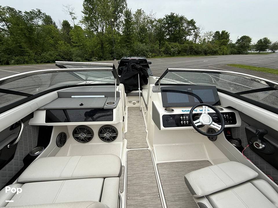 Slide: The Image of Sea Ray SLX 230 2020 - 15507940