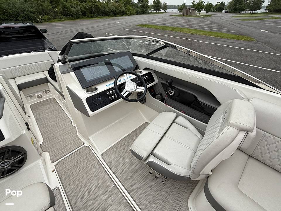 Slide: The Image of Sea Ray SLX 230 2020 - 15507941