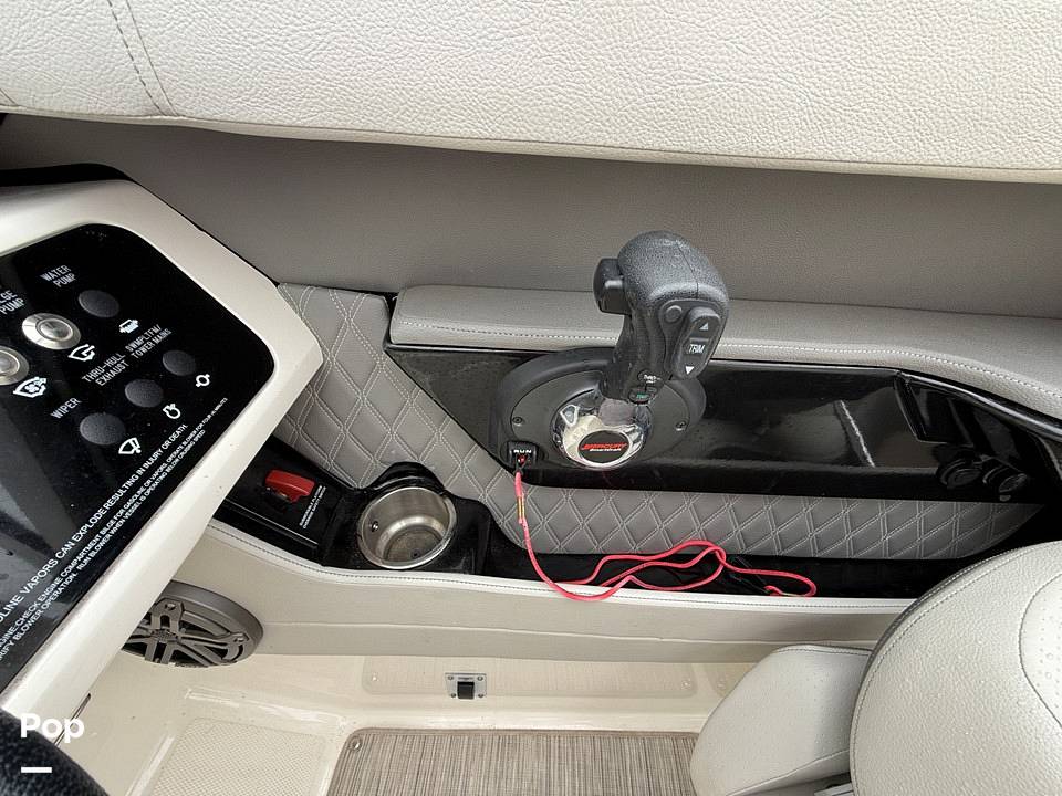 Slide: The Image of Sea Ray SLX 230 2020 - 15507943