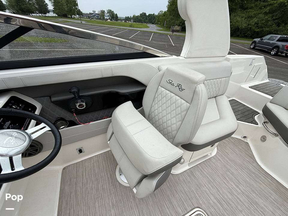 Slide: The Image of Sea Ray SLX 230 2020 - 15507944