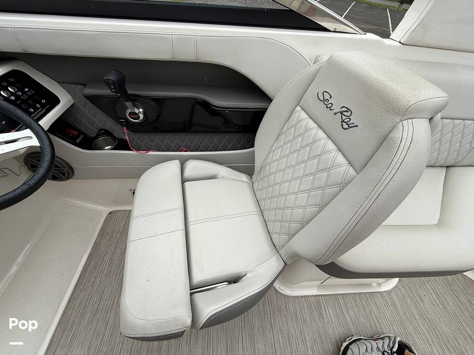 Slide: The Image of Sea Ray SLX 230 2020 - 15507945