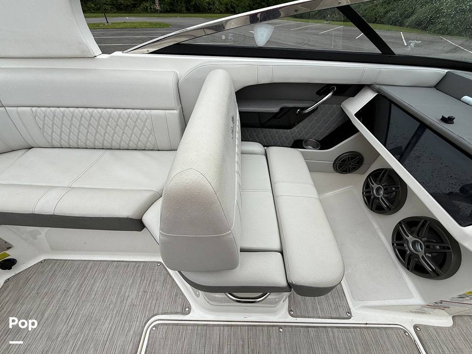 Slide: The Image of Sea Ray SLX 230 2020 - 15507946