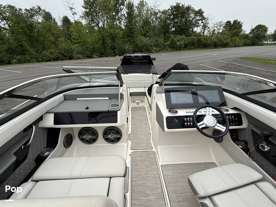 Slide: The Image of Sea Ray SLX 230 2020 - 15507949