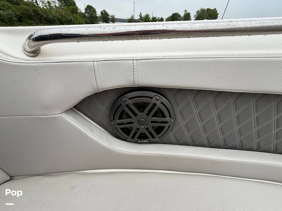 Slide: The Image of Sea Ray SLX 230 2020 - 15507953