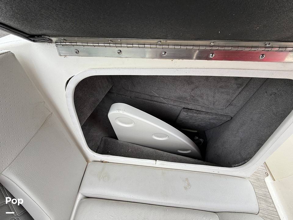 Slide: The Image of Sea Ray SLX 230 2020 - 15507955