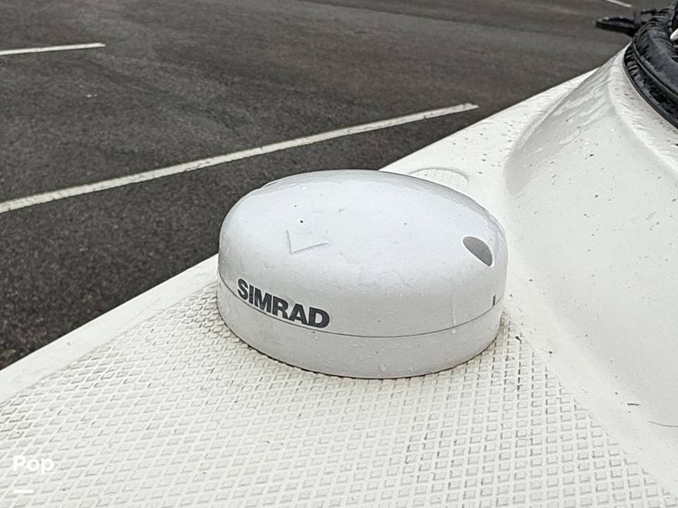 Slide: The Image of Sea Ray SLX 230 2020 - 15507956