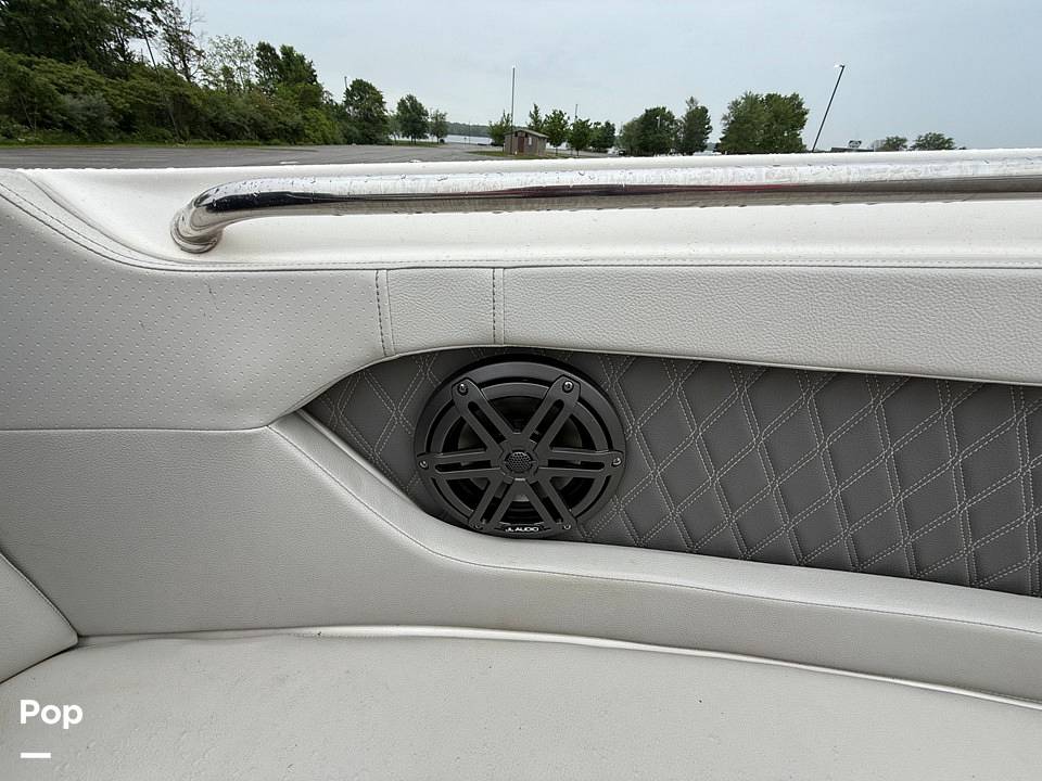 Slide: The Image of Sea Ray SLX 230 2020 - 15507957