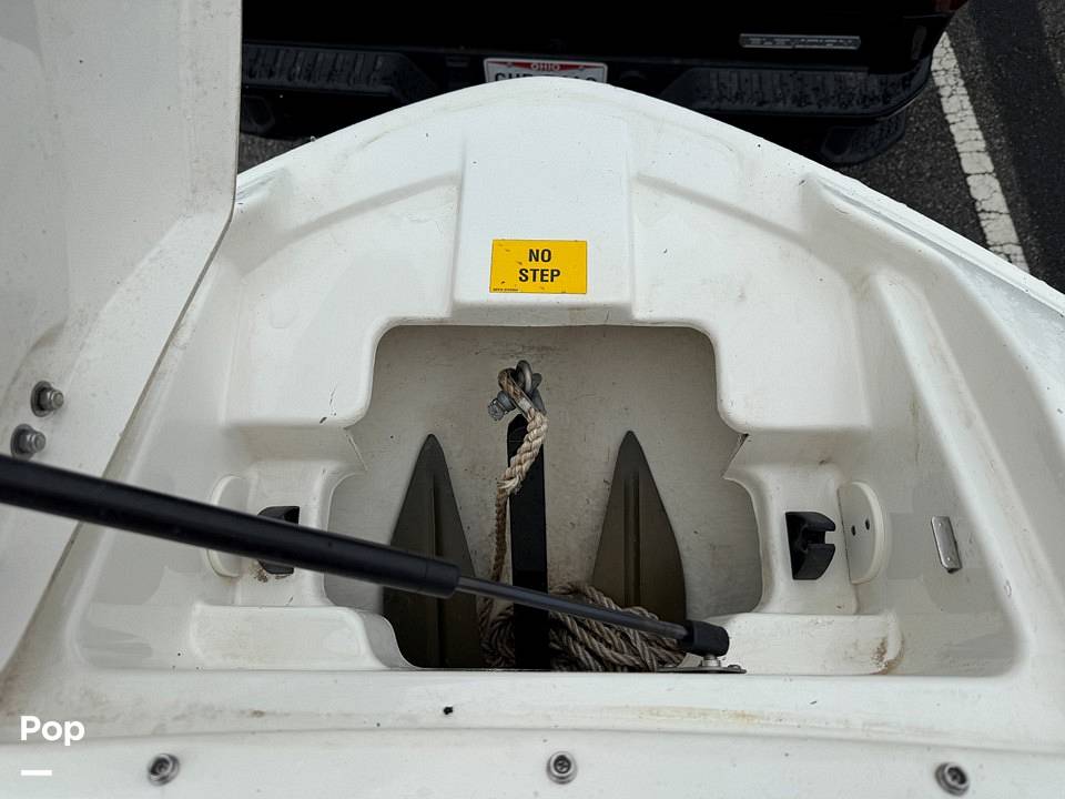 Slide: The Image of Sea Ray SLX 230 2020 - 15507959