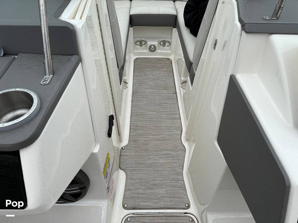 Slide: The Image of Sea Ray SLX 230 2020 - 15507964