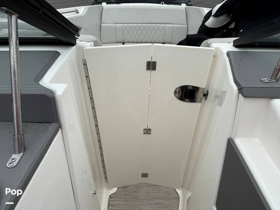 Slide: The Image of Sea Ray SLX 230 2020 - 15507965