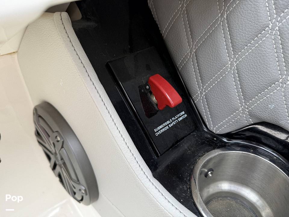 Slide: The Image of Sea Ray SLX 230 2020 - 15507967