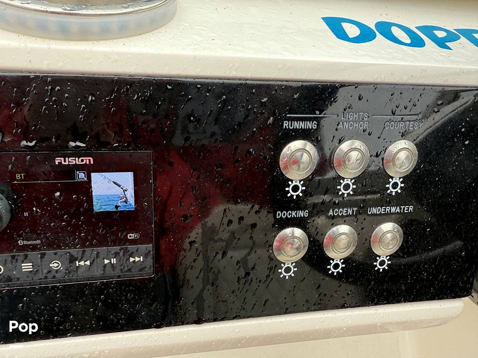 Slide: The Image of Sea Ray SLX 230 2020 - 15507971