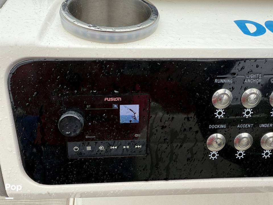 Slide: The Image of Sea Ray SLX 230 2020 - 15507972