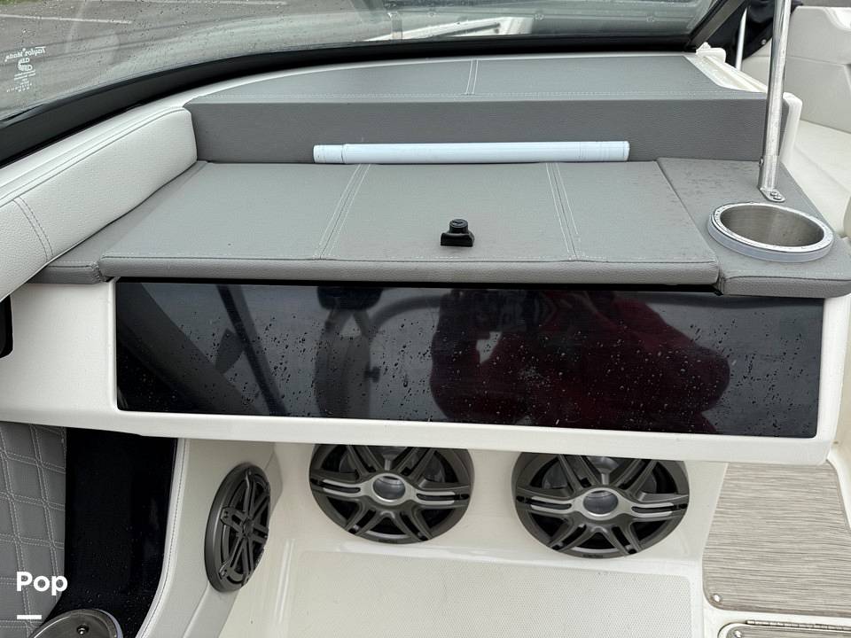 Slide: The Image of Sea Ray SLX 230 2020 - 15507973