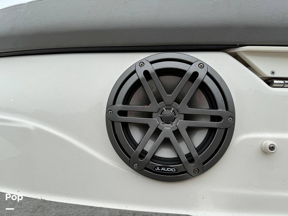 Slide: The Image of Sea Ray SLX 230 2020 - 15507979