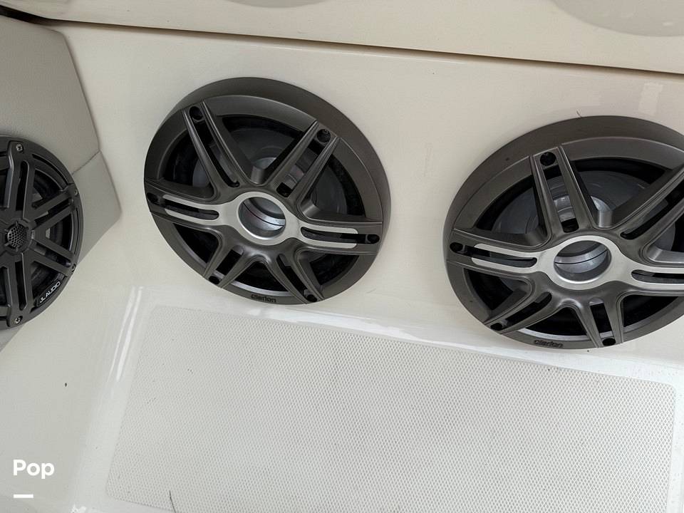 Slide: The Image of Sea Ray SLX 230 2020 - 15507980