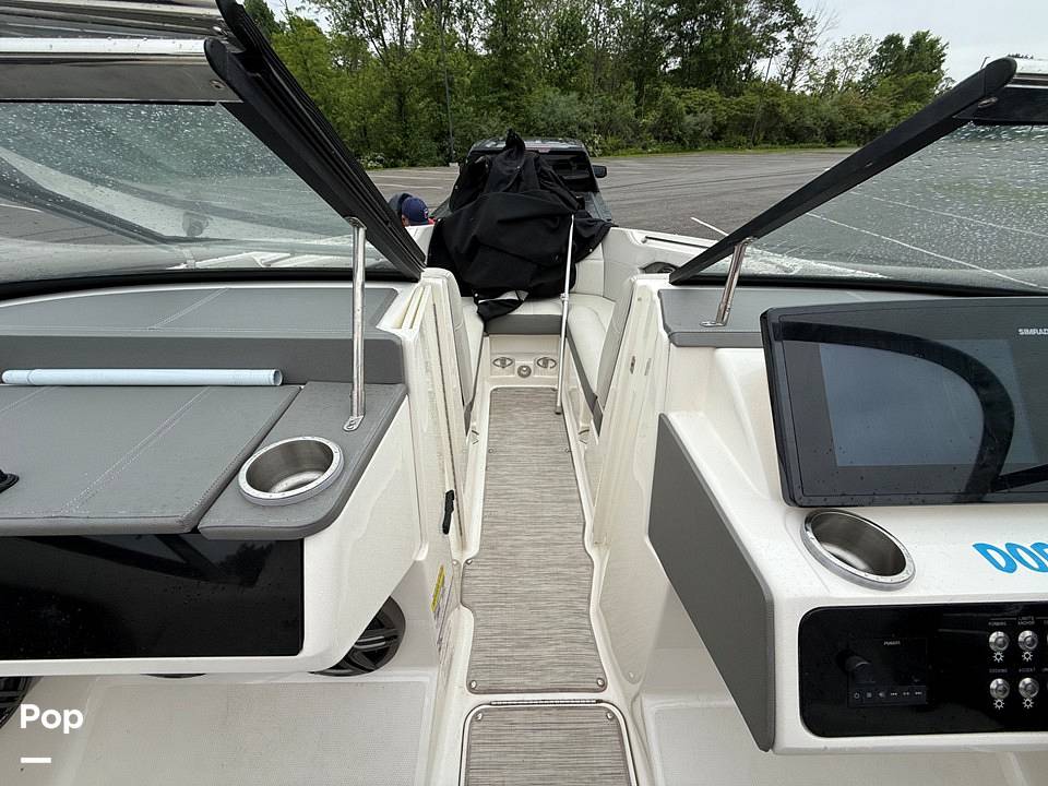 Slide: The Image of Sea Ray SLX 230 2020 - 15507983