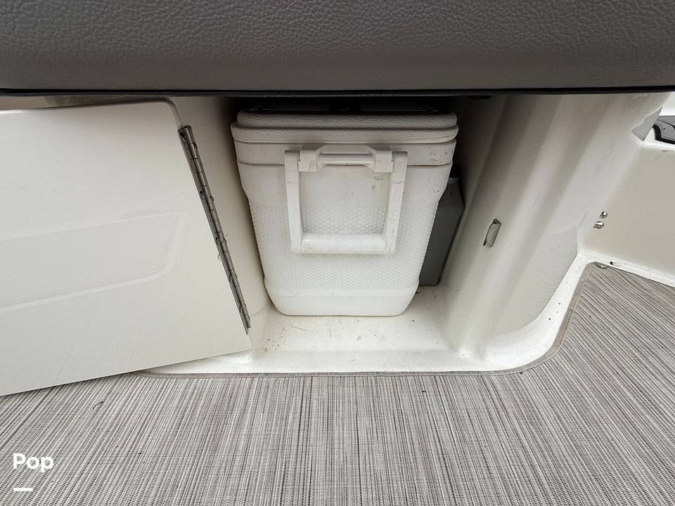 Slide: The Image of Sea Ray SLX 230 2020 - 15507984