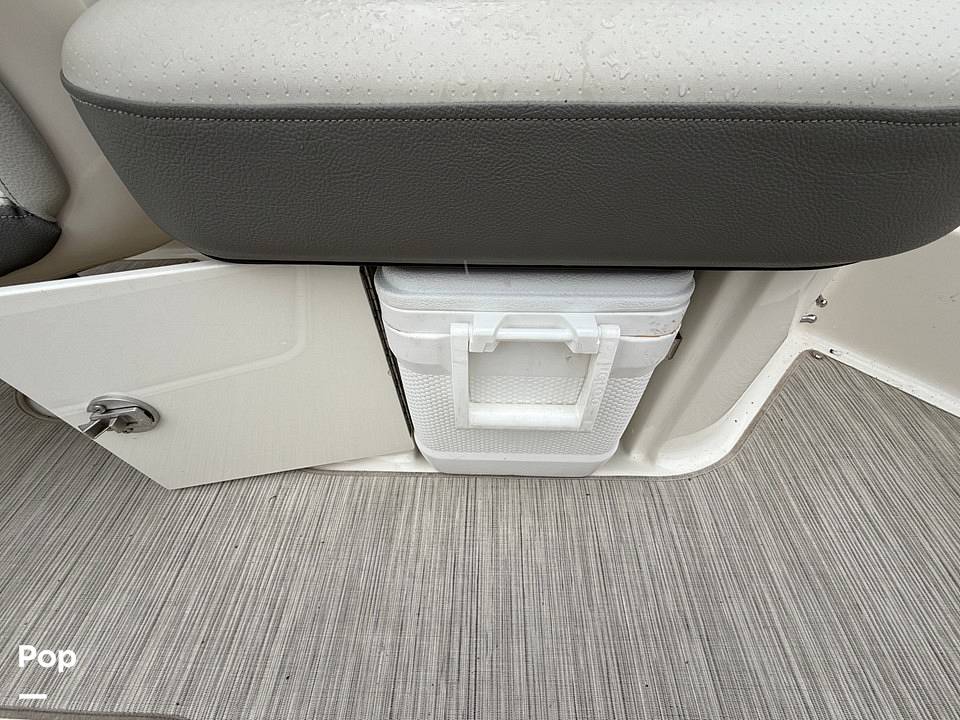 Slide: The Image of Sea Ray SLX 230 2020 - 15507985